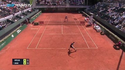 Genève - Ruud tient son rang face à Opelka
