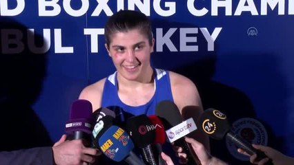 Busenaz Sürmeneli: "Ülkemizde İstiklal Marşı'nı okutmak nasip oldu"