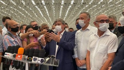 Colunista avalia demora do governador em definir sua chapa: “Tem algum osso embaixo desse angu”