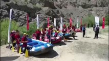 Zap Suyu'nda rafting heyecanı yaşandı