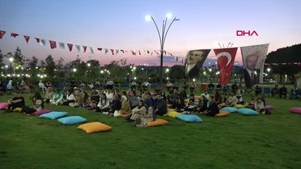 BAKAN KURUM, MERSİN'DE GENÇLERLE BULUŞTU