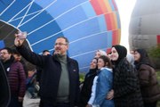 BAKAN KASAPOĞLU, KAPADOKYA'DA GENÇLERLE BALON TURUNA KATILDI