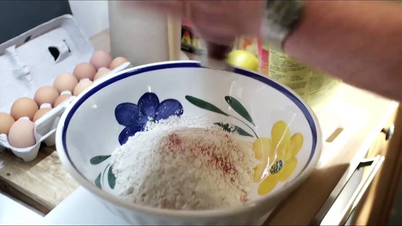 Binging with Babish_ Louis C.K._s Potluck Fried Chicken(720P_HD)