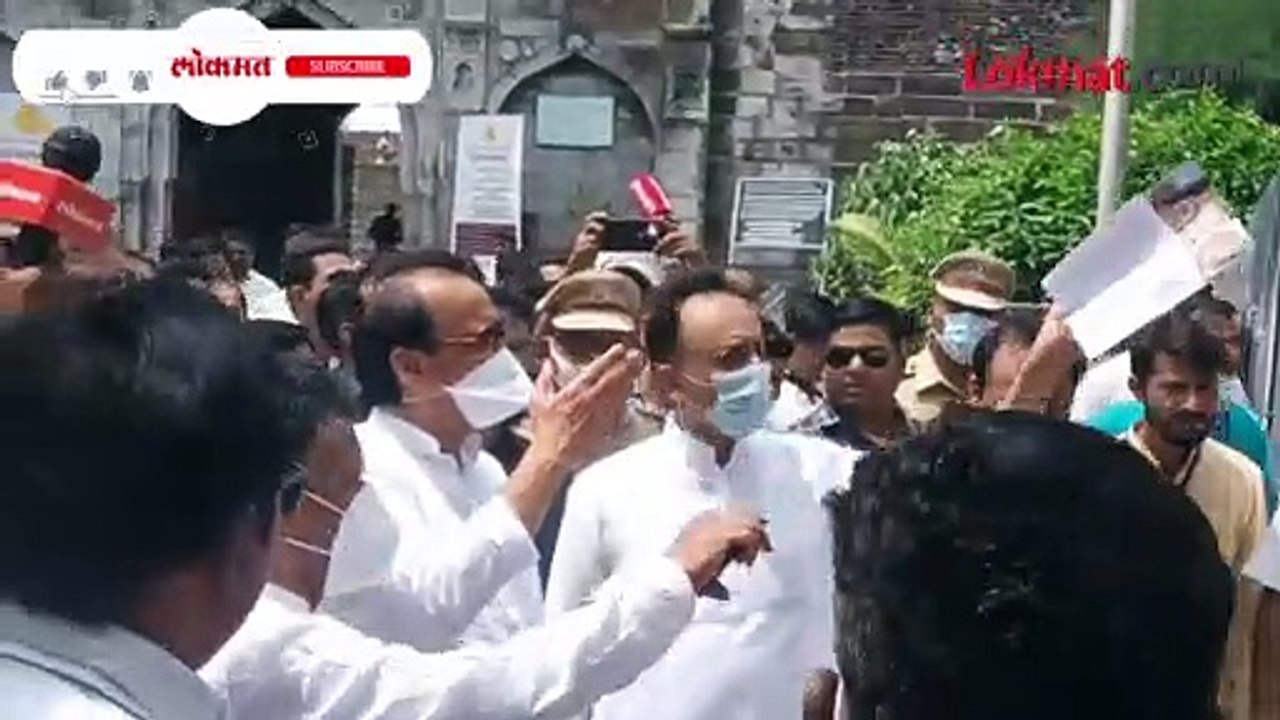हार घालायला सांगितलं.. आणि अजित पवार संतापले.. काय घडलं?