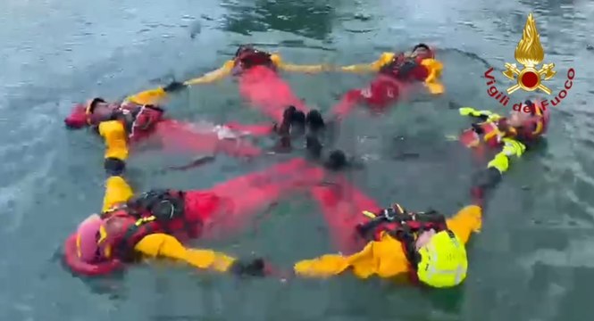 Milano - Vigili del Fuoco, prove di autoprotezione in ambiente acquatico (21.05.22)