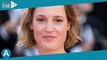 Cannes 2022 : Vicky Krieps, la dernière compagne de Gaspard Ulliel, joue la sobriété sur le tapis ro
