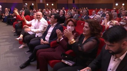 Akşener Nikah Şahitliği Yaptı, Evlilik Cüzdanını Geline Verdi