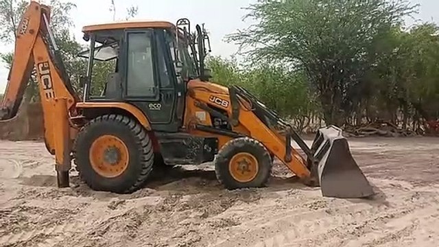 अवैध बजरी खनन के खिलाफ कार्रवाई: एक मशीन व डंपर जब्त