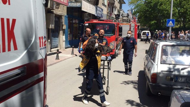 Evde çıkan yangında pencereden atlayan kadın öldü