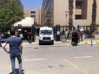 EŞİNİ 5 YAŞINDAKİ ÇOCUĞUNUN GÖZÜ ÖNÜNDE ÖLDÜRMÜŞ