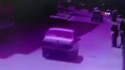 Pikap ile motosikletlinin çarpıştığı kazanın görüntüleri ortaya çıktı