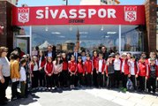 Sivas Valisi Yılmaz Şimşek'ten Sivasspor Store'a ziyaret