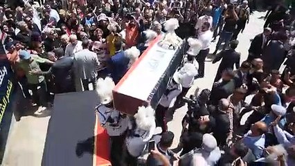 العراق يودّع الشاعر مظفر النواب بتشييع رسمي