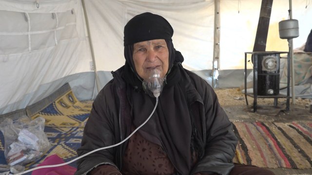 معاناة المهجرين من كبار السن في مخيمات الشمال السوري