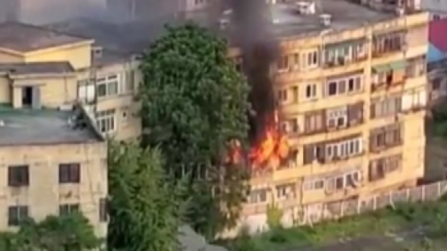 서울 용산 아파트에서 불...주민 10명 연기 마셔 / YTN