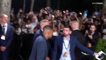 Mbappé fica em Paris