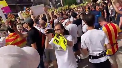 Concentració a l'exterior de Mestalla dels seguidors del València CF contra el seu president...