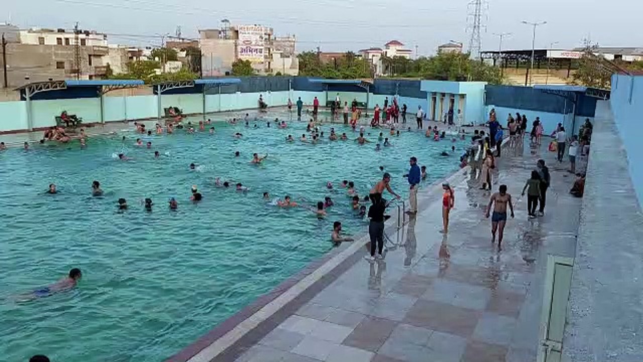 गर्मी में स्वीमिंग से राहत पाने का जतन