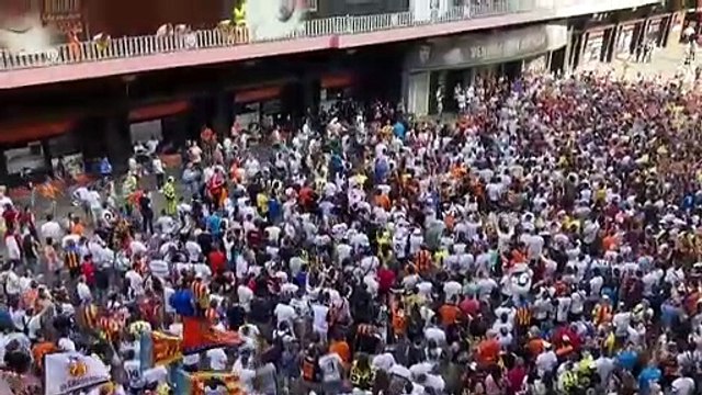 La indignació esclata a l'exterior de Mestalla contra el menyspreu del president del València CF