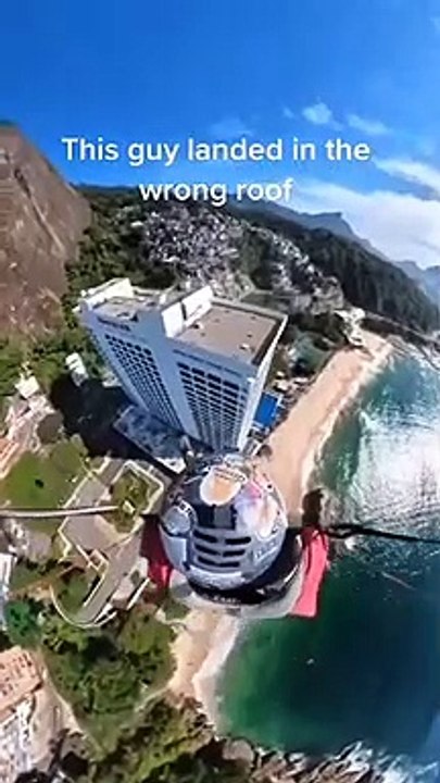 Ce parachutiste atterrit sur le toit d'un immeuble et se fait tomber dessus par la sécurité