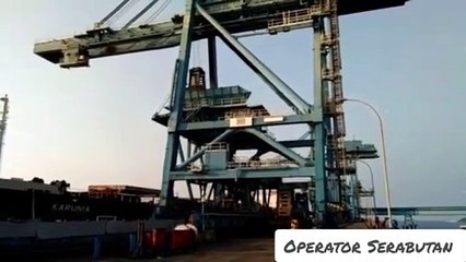 Cargo unloading with crane grab bucket