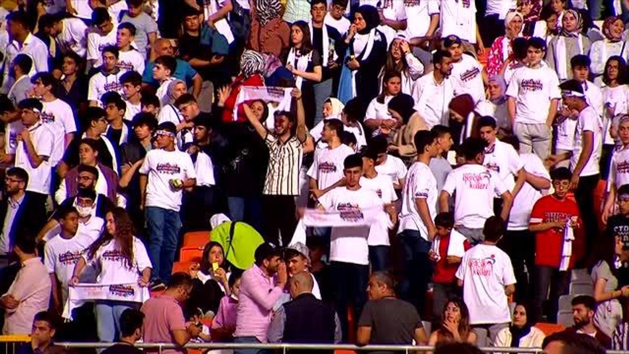 Cumhurbaşkanı Erdoğan: "Bizim gençliğimiz başörtüsüne özgürlük sloganları ile geçti"