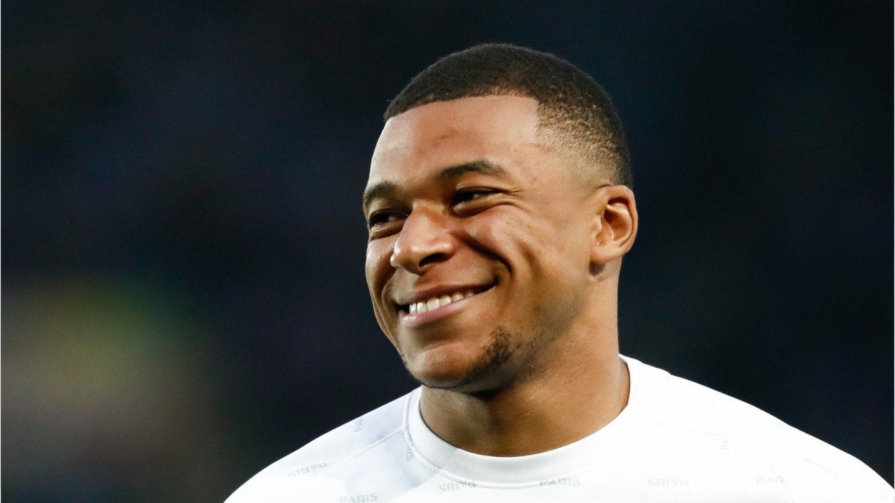 VOICI : Kylian Mbappé reste au PSG : Jamel Debbouze, Denis Brogniart… les stars réagissent à cette annonce