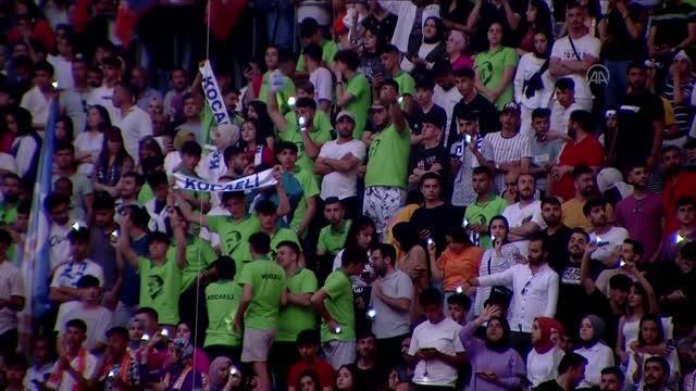 AK Parti Gençlik Kolları Başkanı İnan, Bir Gençlik Şöleni nde konuştu