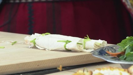 Emine Erdoğan sebze saplarından börek sardı