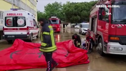 Aydın'ın Nazilli ilçesinde bir kişi, kız arkadaşıyla kavga edip okulun yangın merdivenine tırmandı!
