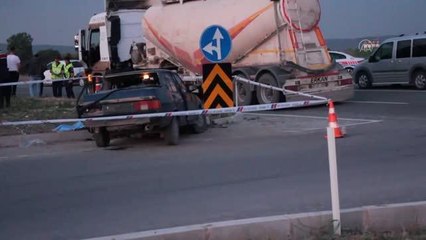 Tankerle otomobil çarpıştı, 1 kişi öldü, 4 kişi yaralandı