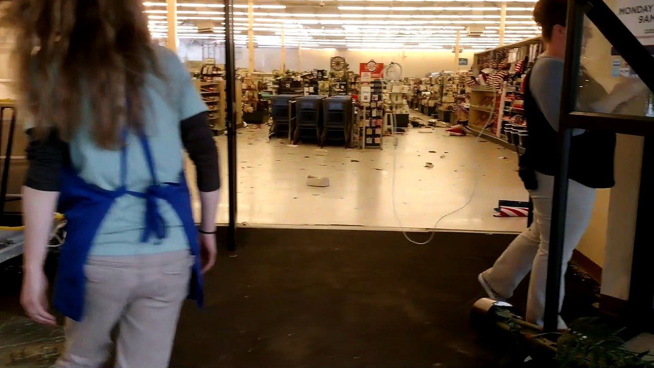 Tornado Destroys Hobby Lobby Store in Gaylord, Michigan 동영상 Dailymotion