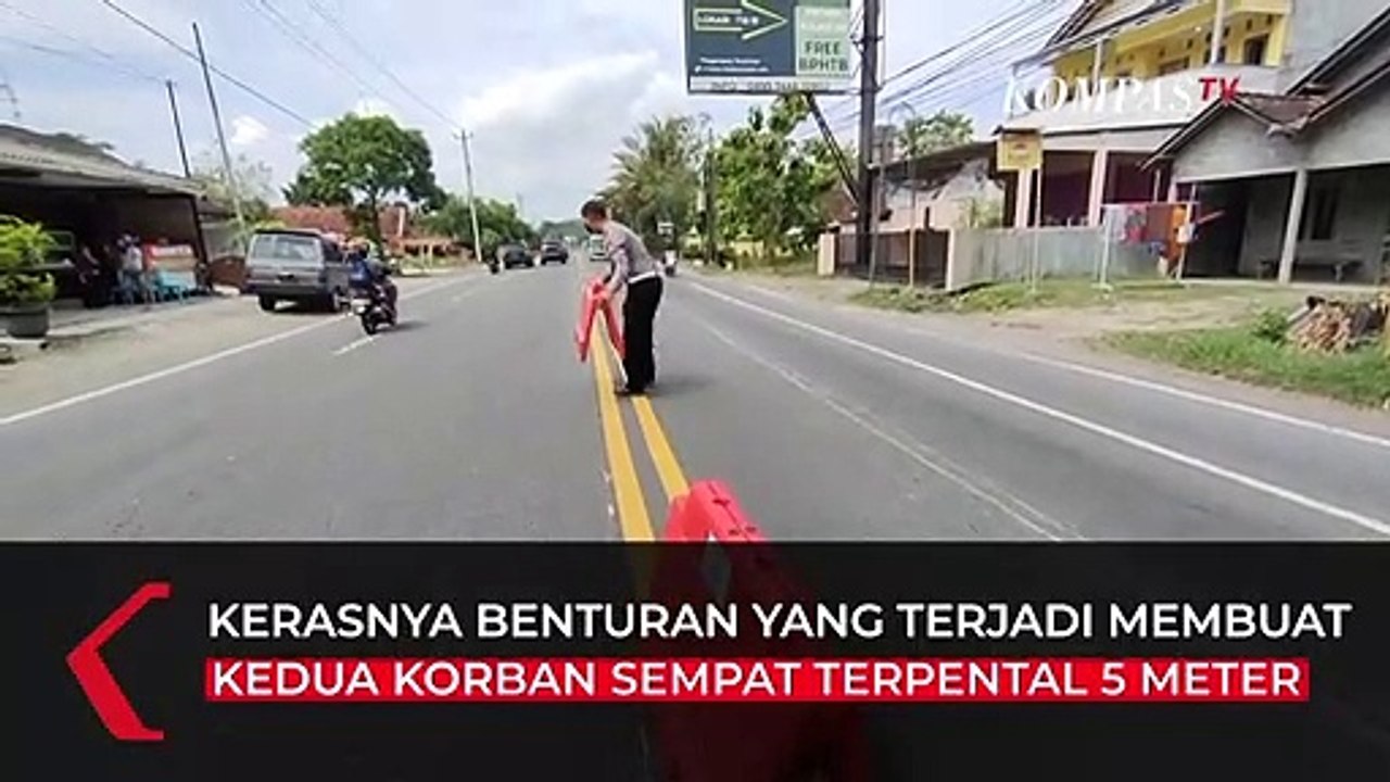 Detik-detik Kecelakaan Minibus Tabrak Sepeda Motor, Korban Terpental Hingga 5 Meter