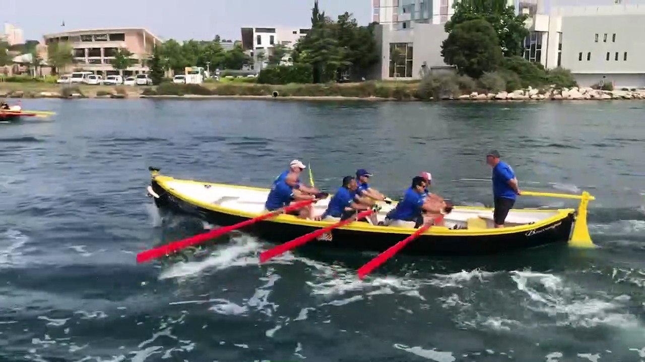 Martigues. En ce moment la finale du championnat de rames traditionnelles