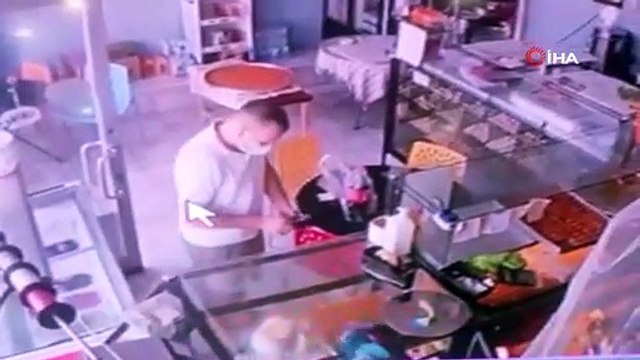 Tadına baktığı soğuk baklava az kalsın canından ediyordu