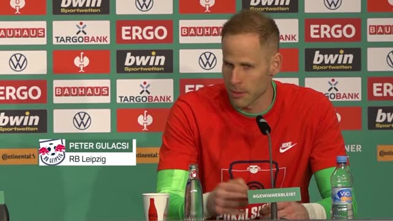 Bier? Gulacsi: 'Ist bereits in der Kabine'