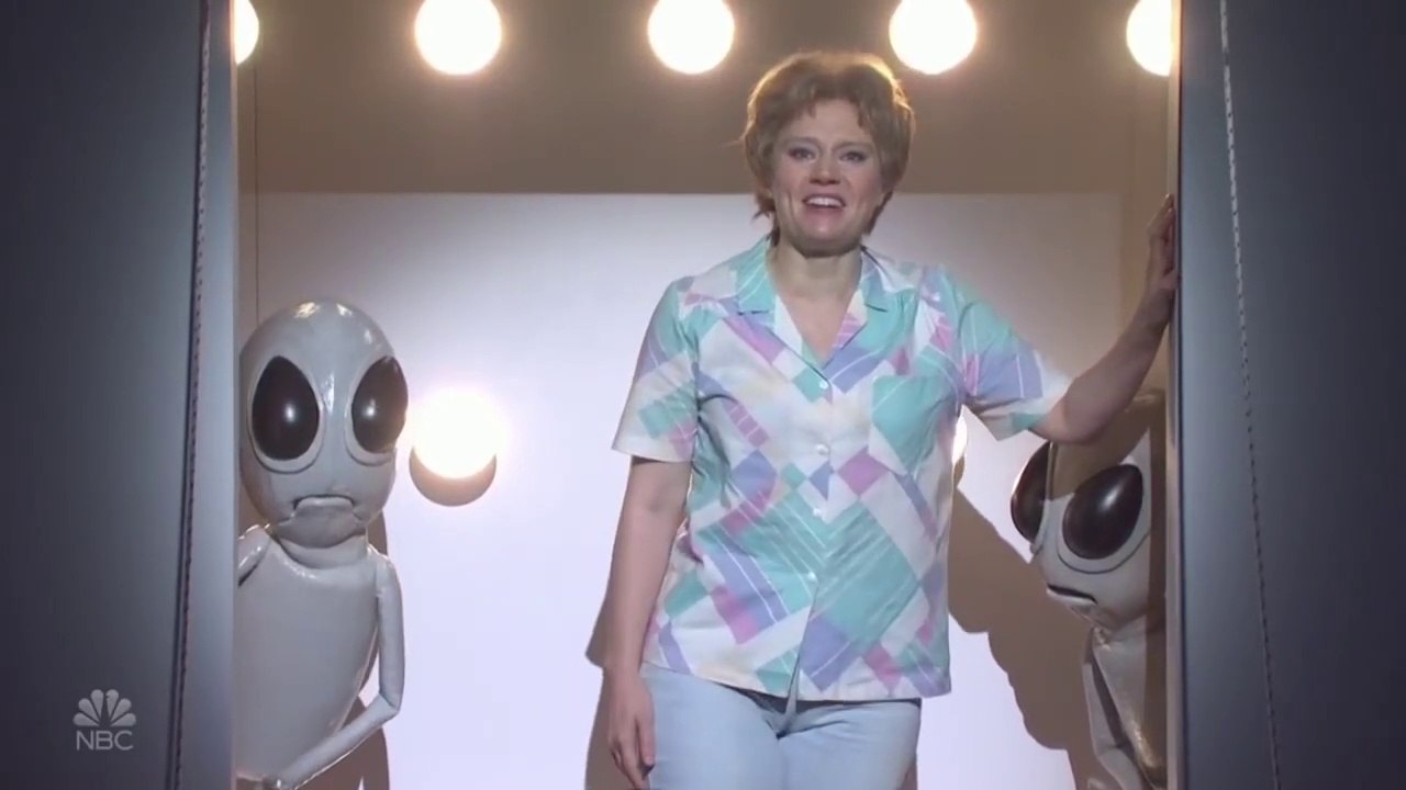 'SNL': Kate McKinnon Gets Abducted by Aliens During Hilarious, Emotional Send-Off in Final 'Cold Open'