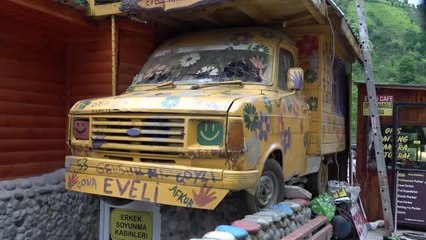 Çay taşımak için aldığı minibüsü bungalova dönüştürdü