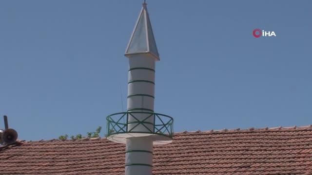 Bu caminin minaresi geri dönüşümden