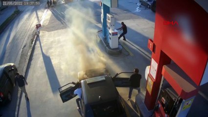 Akaryakıt istasyonunda panik anları! Yangın sonrası sürücünün tavrı şaşırttı