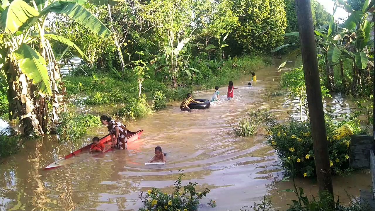 Banjir merendam jalan