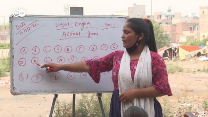 कभी कचरा बीनने वाली बच्ची बनी आज टीचर