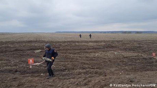 In Ukraine, demining teams remove remnants of attacks