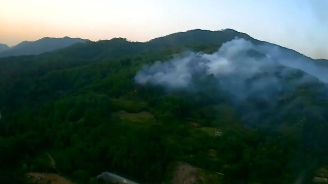 김해 분성산에서 불...4시간 만에 큰불 잡아 / YTN