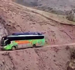 Prendre le bus en montagne... risqué