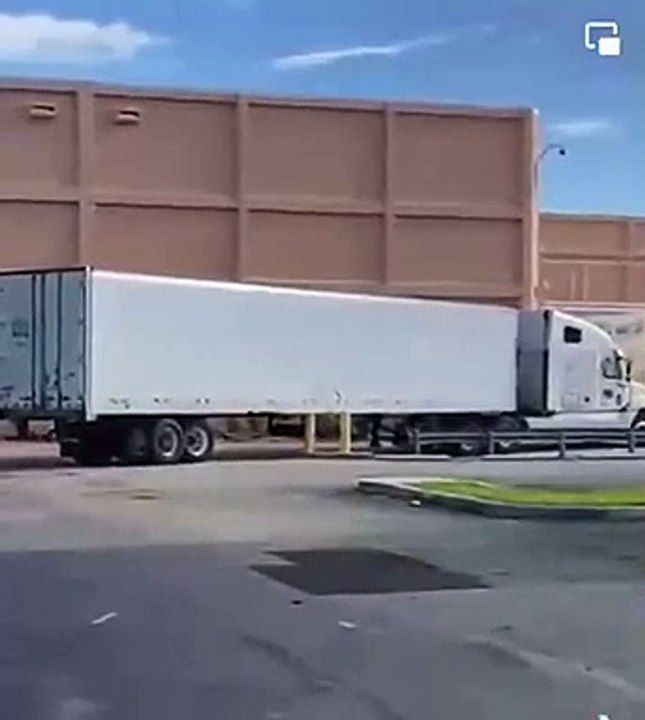 Ce chauffeur repart sans les roues arrières du camion