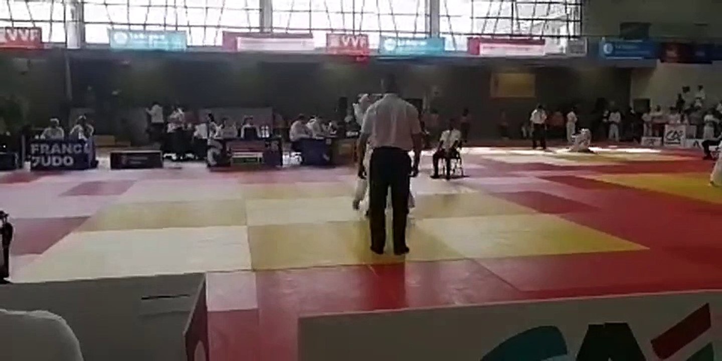 1er combat en poule de victor au championnat de france 1ère div. cadets