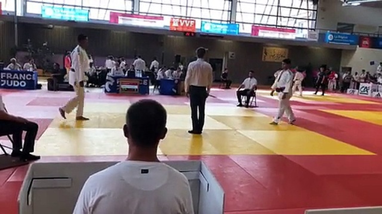 2ème combat en poule de Victor au Championnat de France 1ère div. cadets