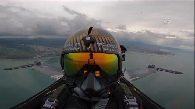 SOLOTÜRK, Samsun semalarında gösteri uçuşu yaptı