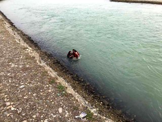 Baraj kapakları açıldı, vatandaş boğulmaktan son anda böyle kurtarıldı